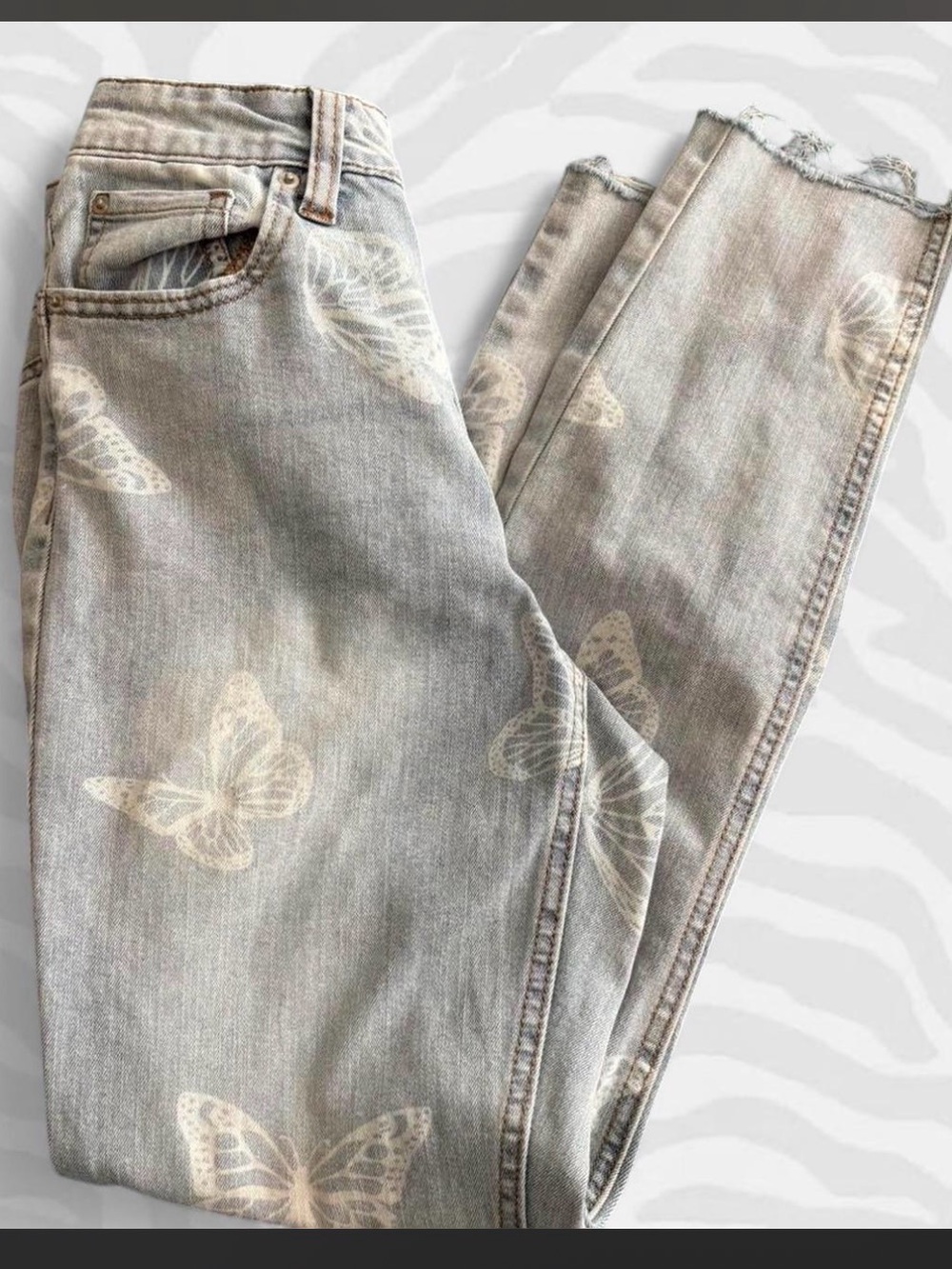 Tinseltown Light Gray Butterfly Cropped Jeans